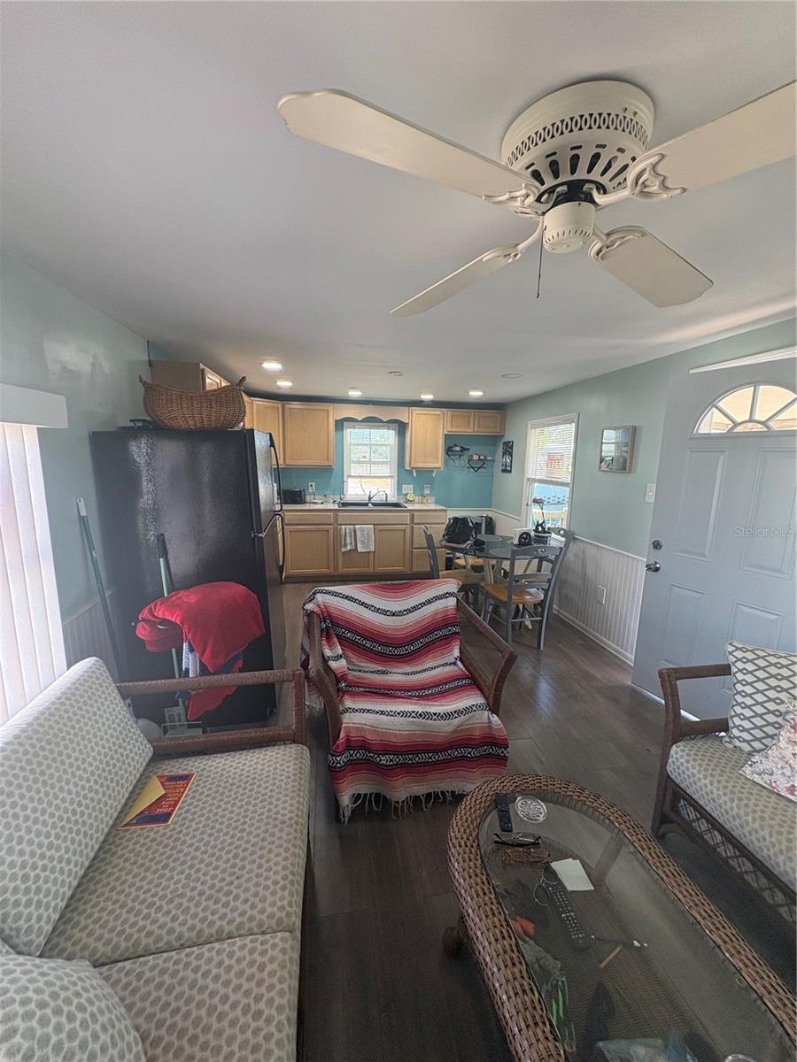 Image 11 of 40 For 12766 Seminole Boulevard 44