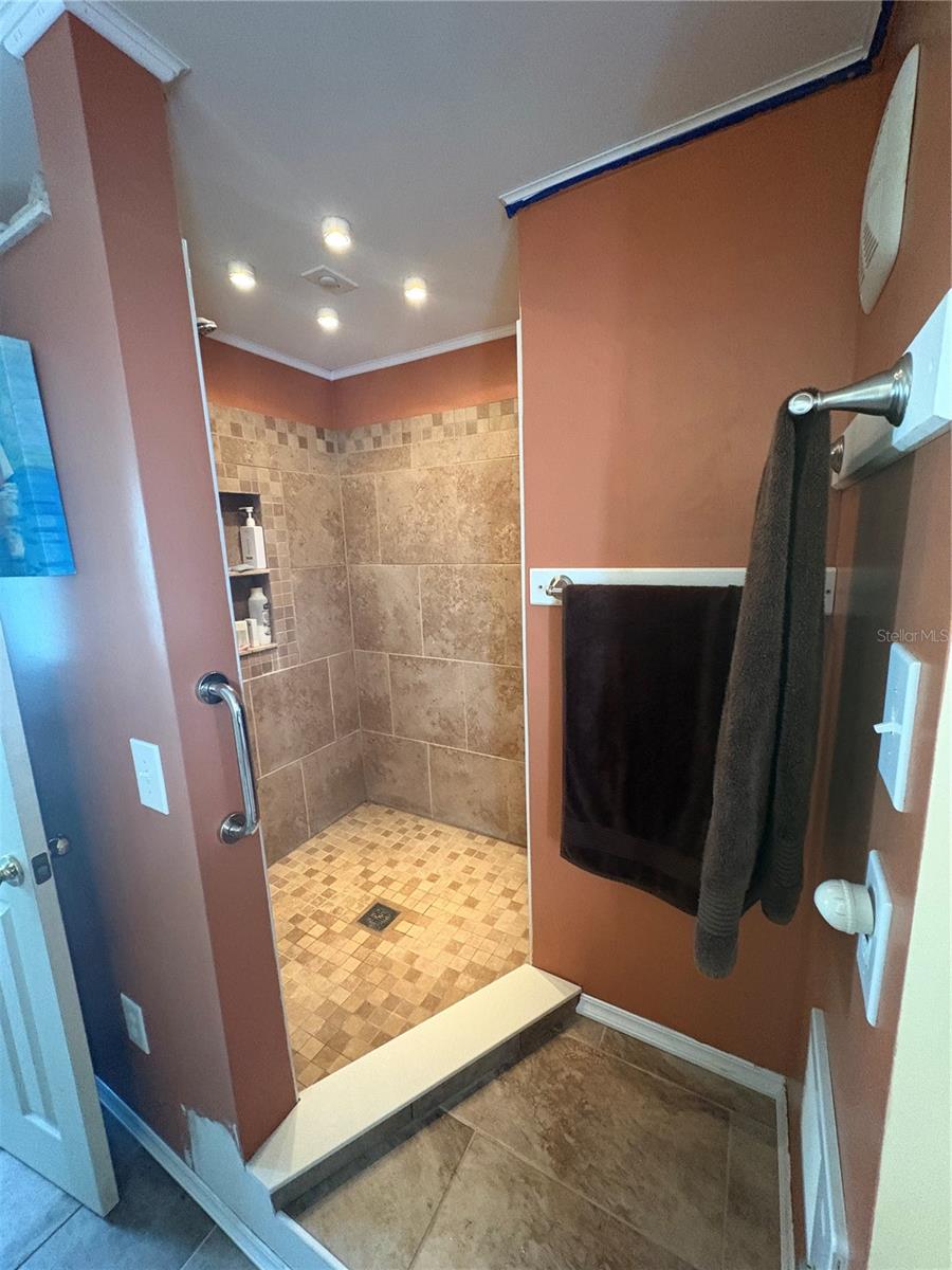 Image 14 of 40 For 12766 Seminole Boulevard 44