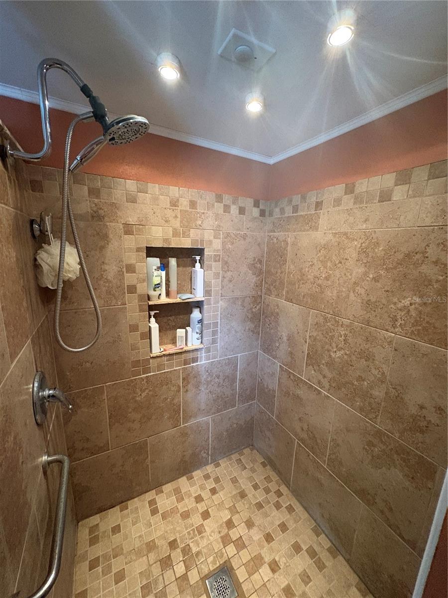 Image 15 of 40 For 12766 Seminole Boulevard 44