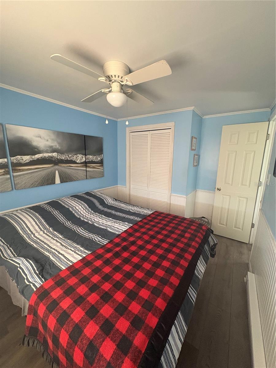 Image 19 of 40 For 12766 Seminole Boulevard 44