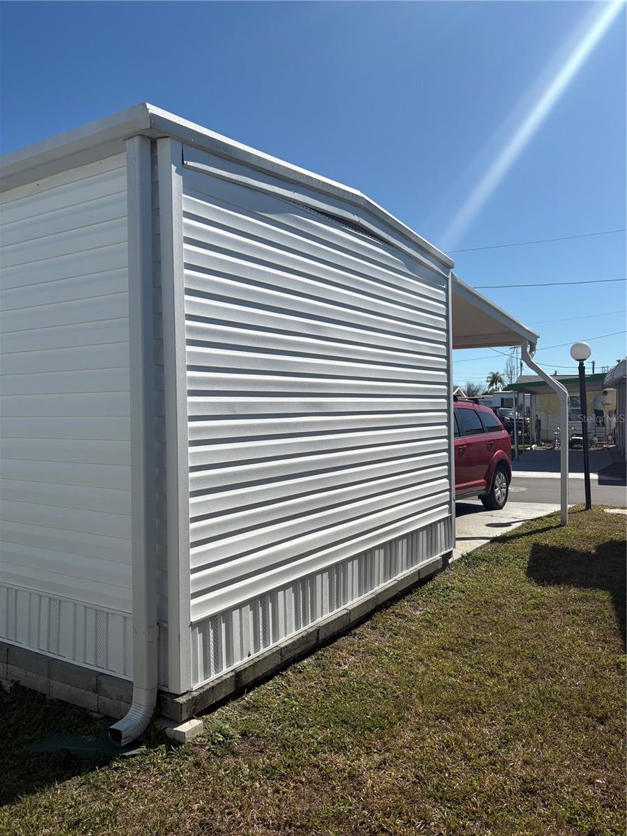 Image 23 of 40 For 12766 Seminole Boulevard 44