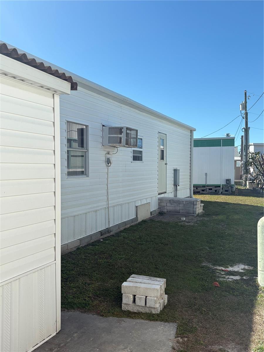 Image 26 of 40 For 12766 Seminole Boulevard 44