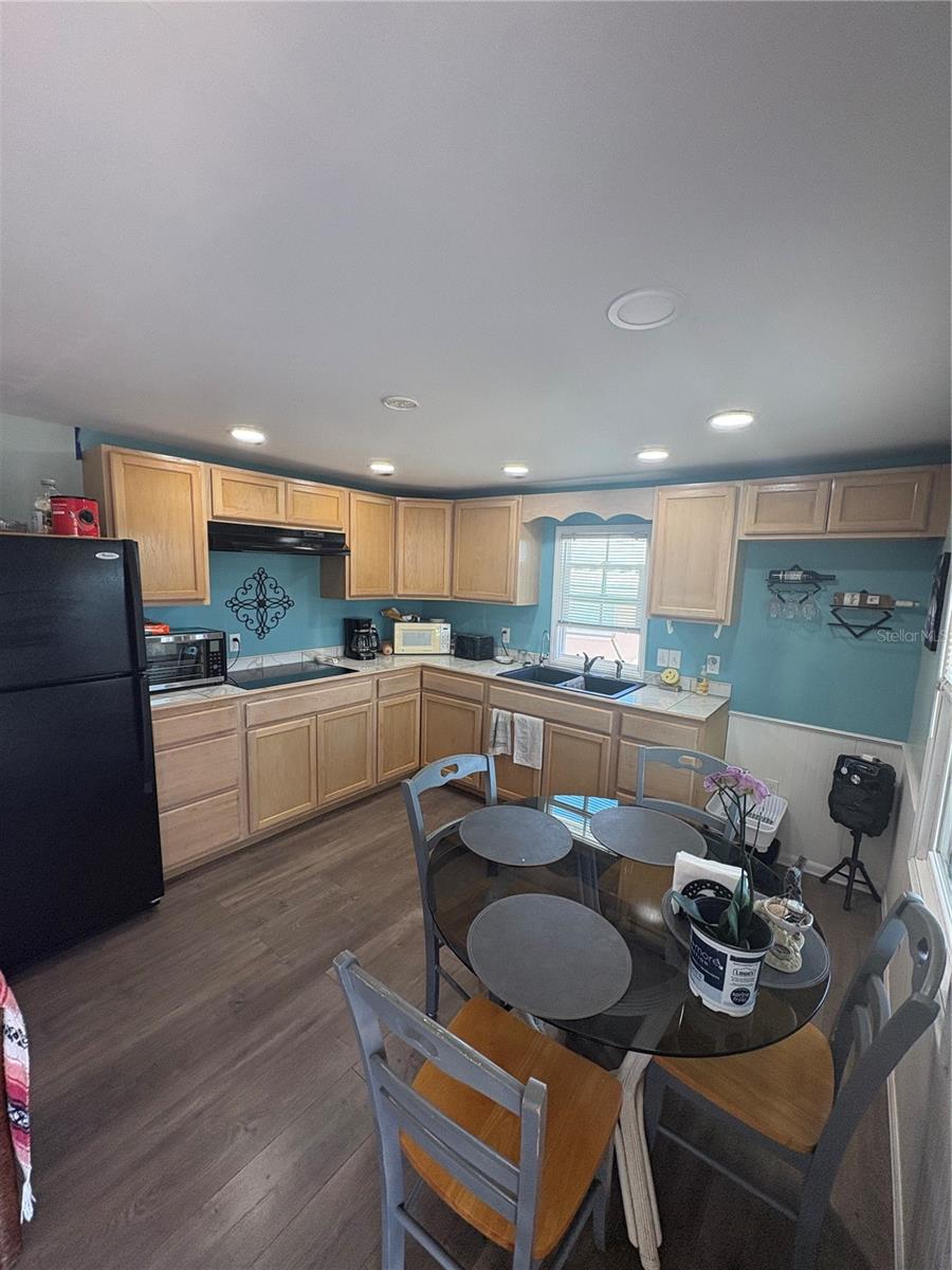 Image 9 of 40 For 12766 Seminole Boulevard 44