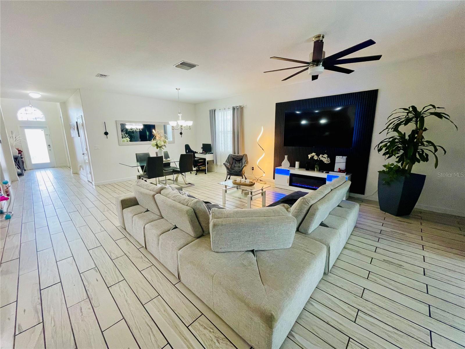 Image 8 of 24 For 12326 Jillian Circle