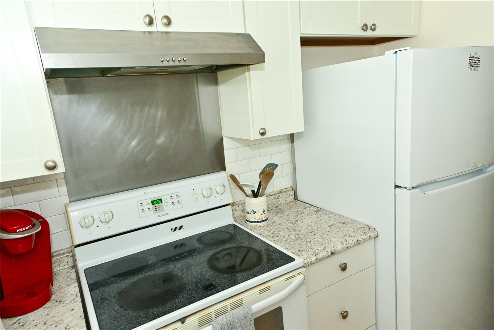 Listing photo id 10 for 1433 Belcher Road E4