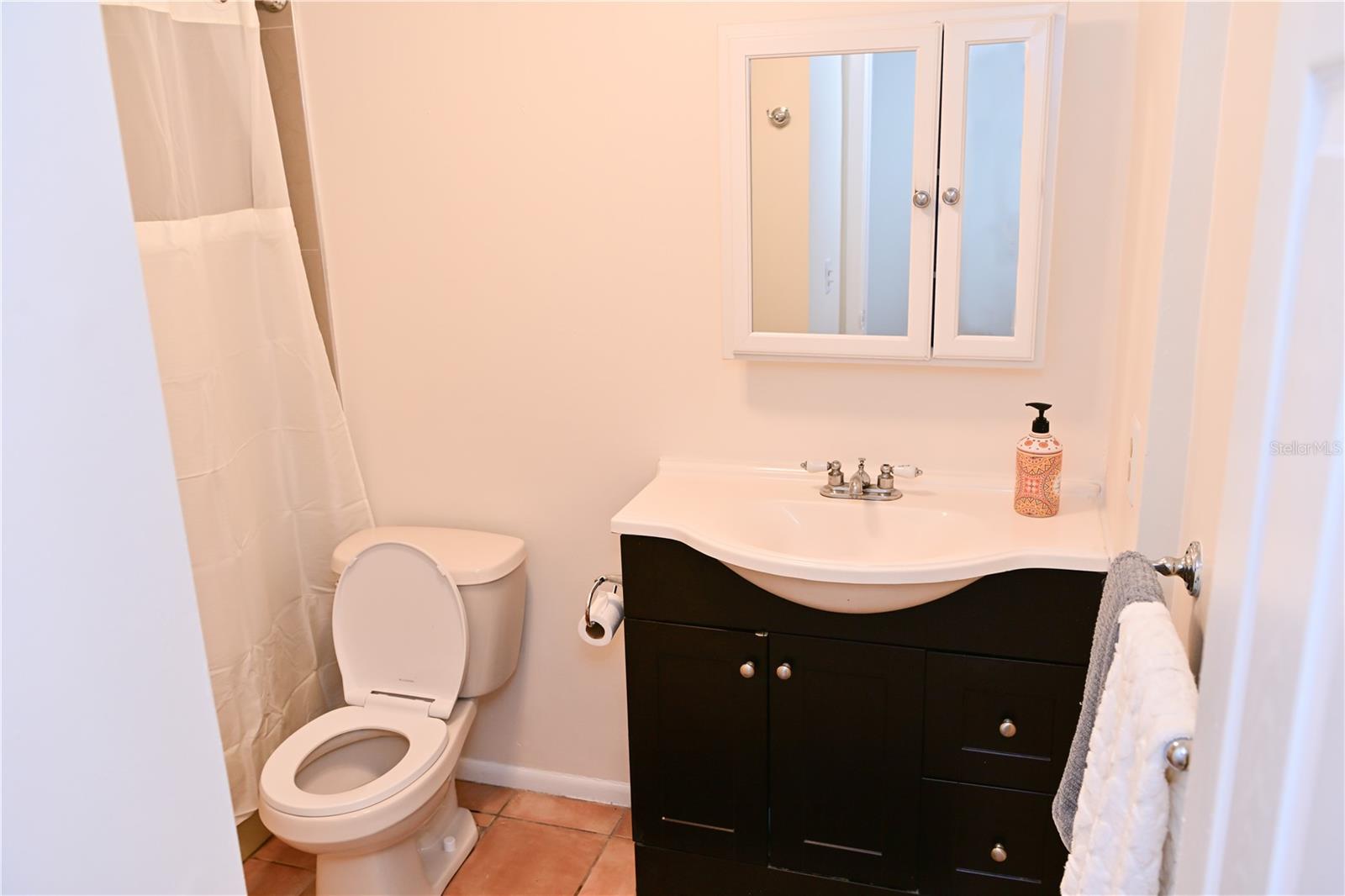 Listing photo id 11 for 1433 Belcher Road E4