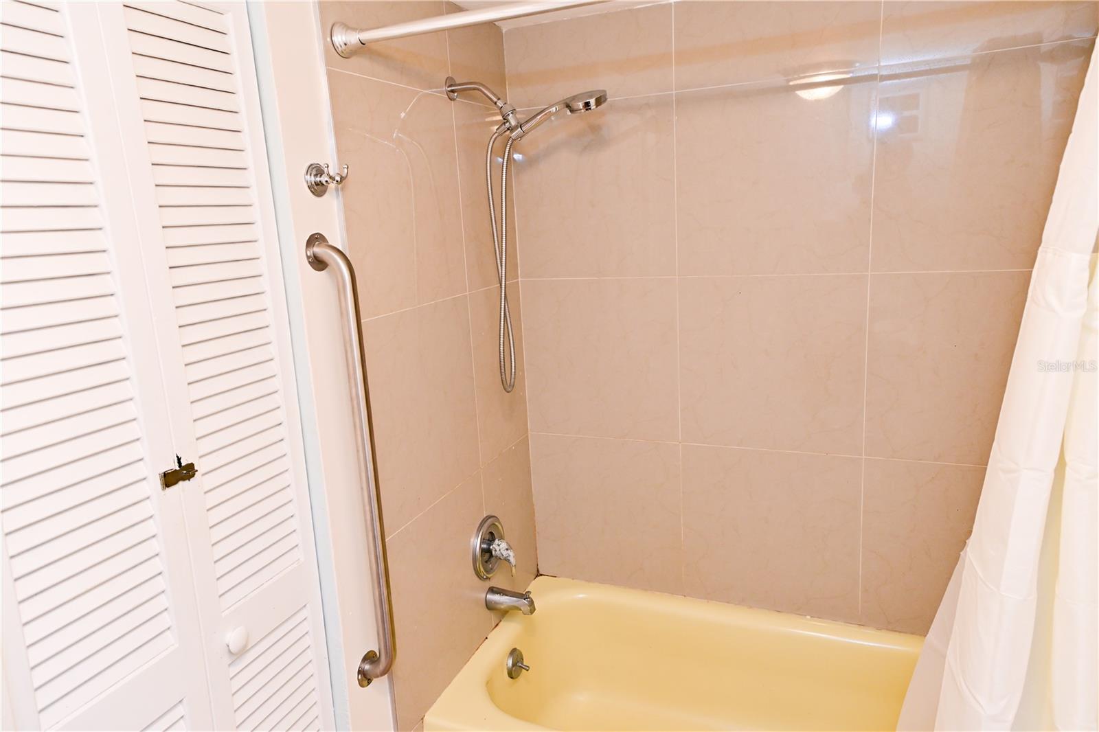 Listing photo id 12 for 1433 Belcher Road E4