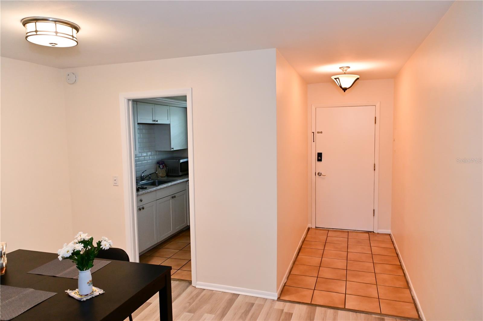 Listing photo id 0 for 1433 Belcher Road E4