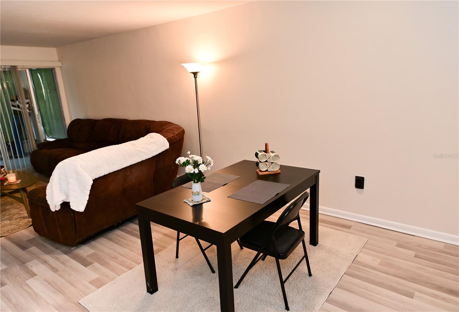 Listing photo id 1 for 1433 Belcher Road E4