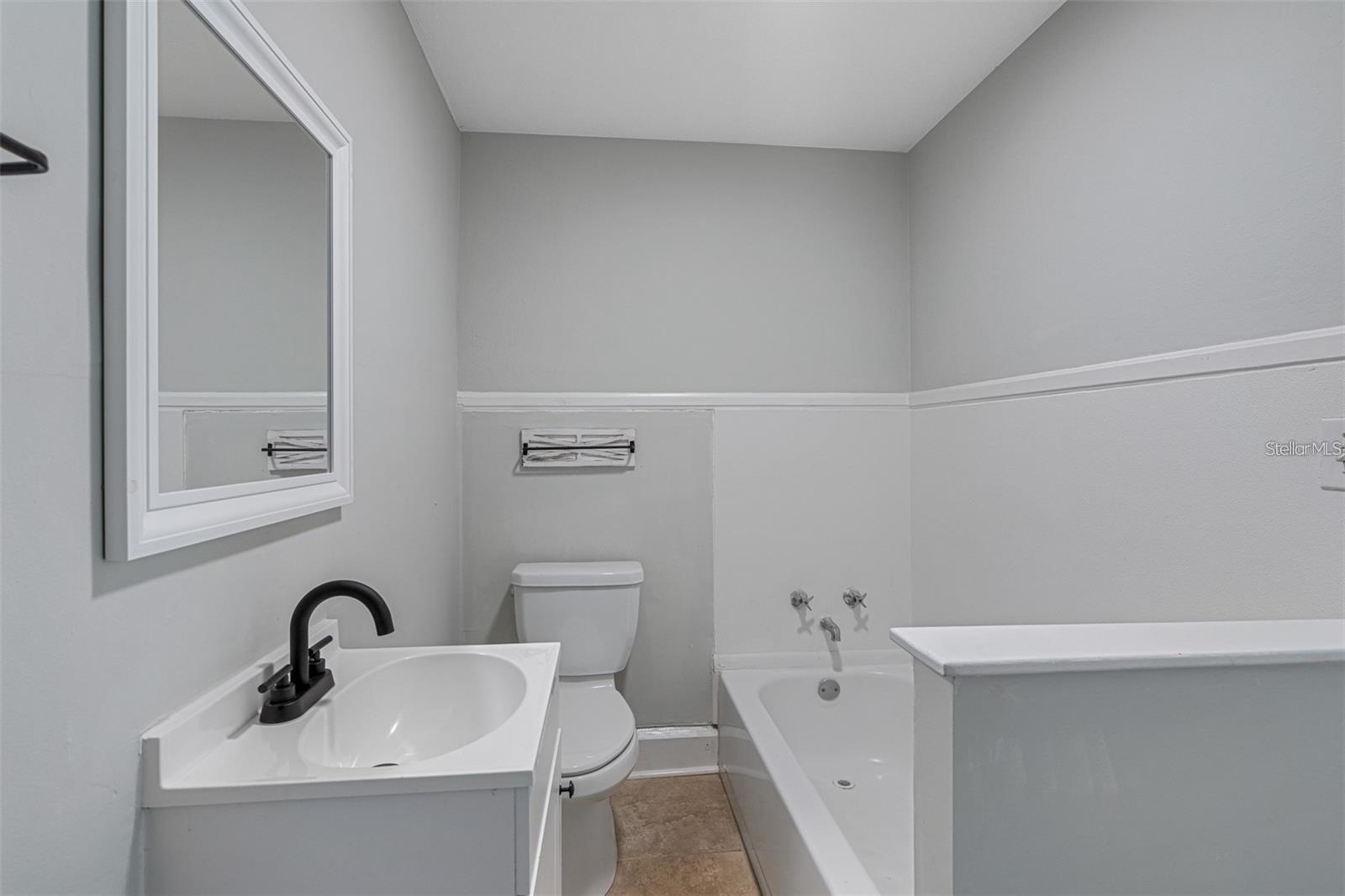 Listing photo id 3 for 835 35th Avenue S