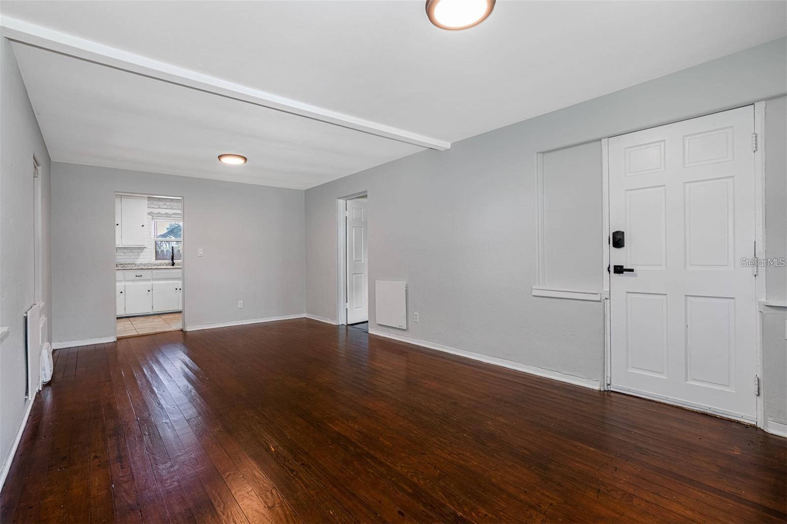 Listing photo id 6 for 835 35th Avenue S