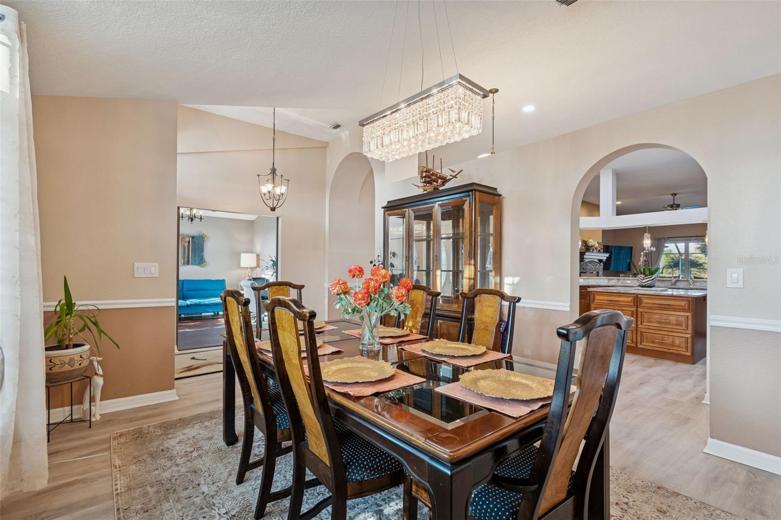 Listing photo id 9 for 10022 Oxford Chapel Drive