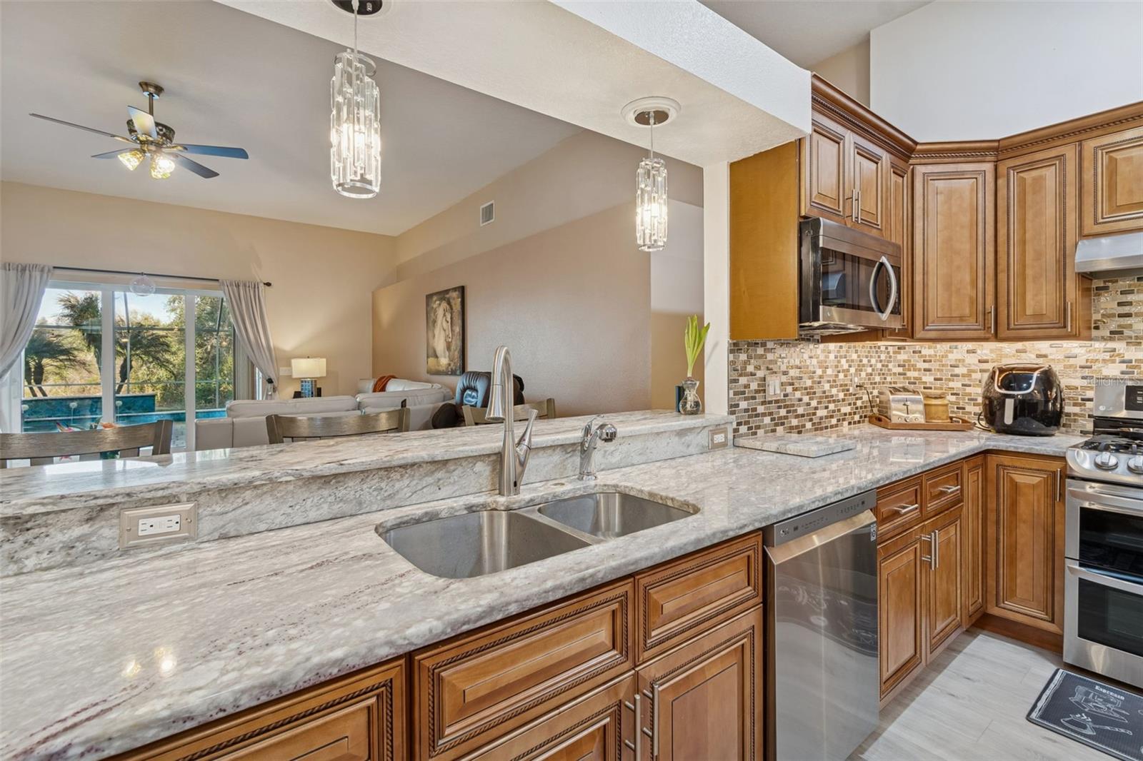 Listing photo id 21 for 10022 Oxford Chapel Drive