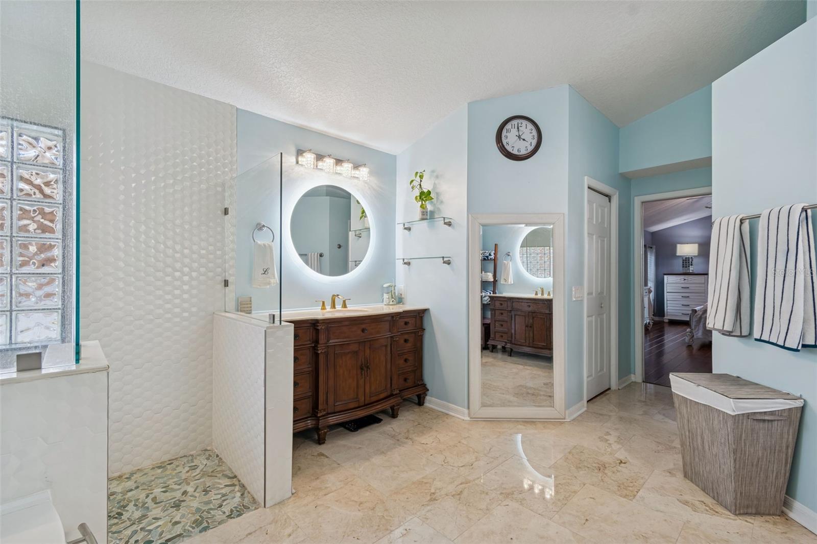 Listing photo id 38 for 10022 Oxford Chapel Drive