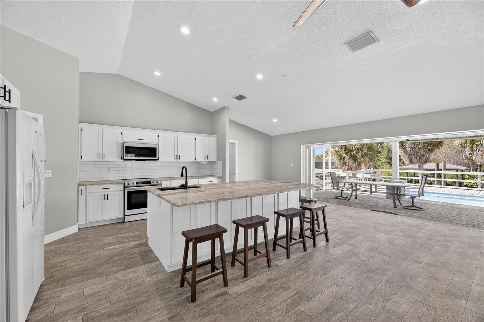 Image 14 of 67 For 6332 Flamingo Drive