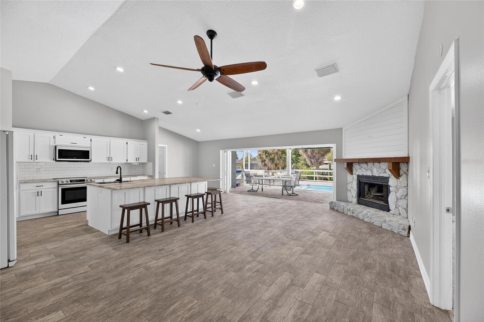 Image 15 of 67 For 6332 Flamingo Drive