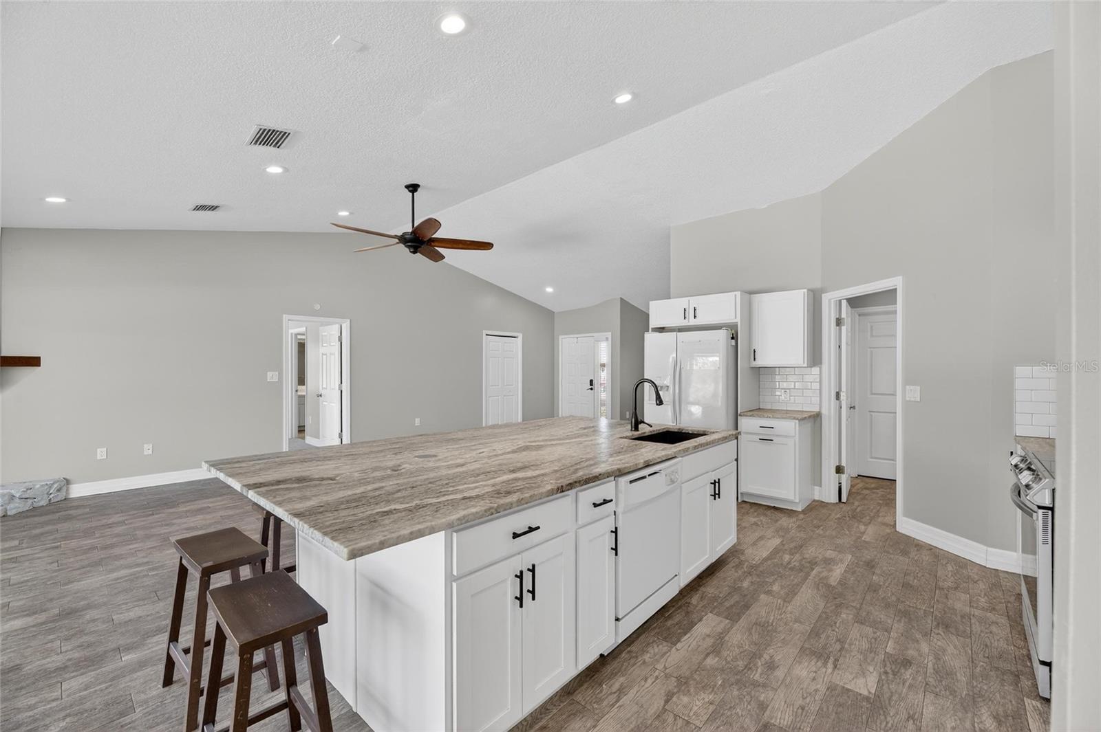 Image 18 of 67 For 6332 Flamingo Drive