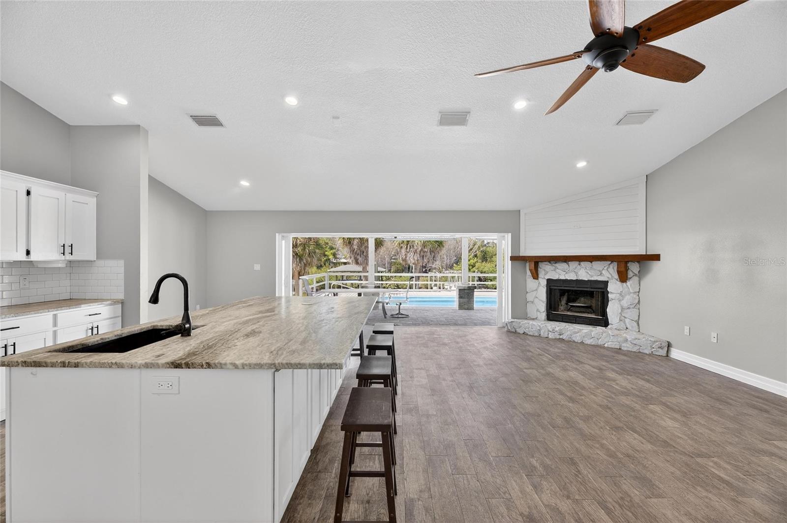 Image 19 of 67 For 6332 Flamingo Drive