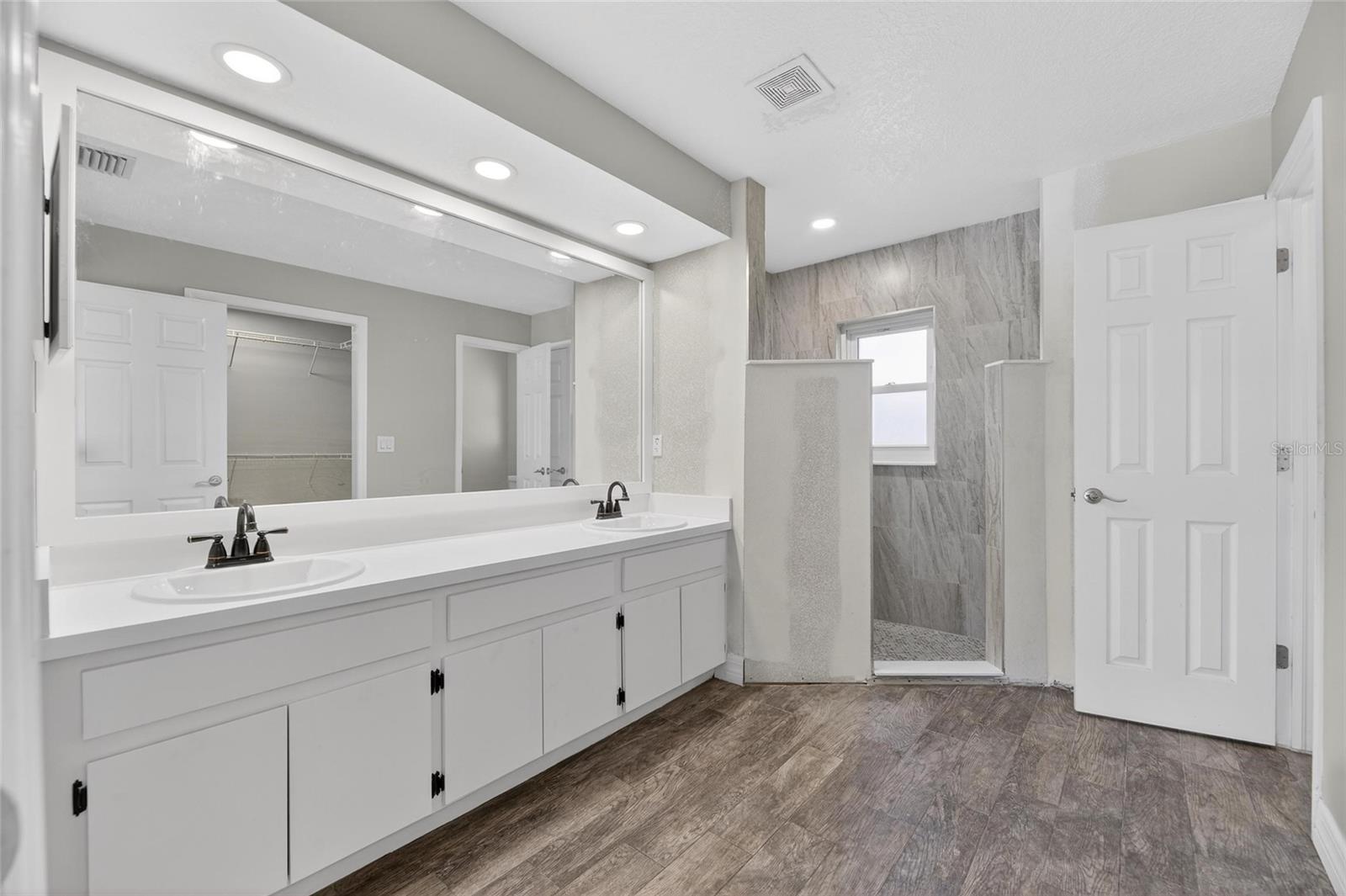 Image 34 of 67 For 6332 Flamingo Drive