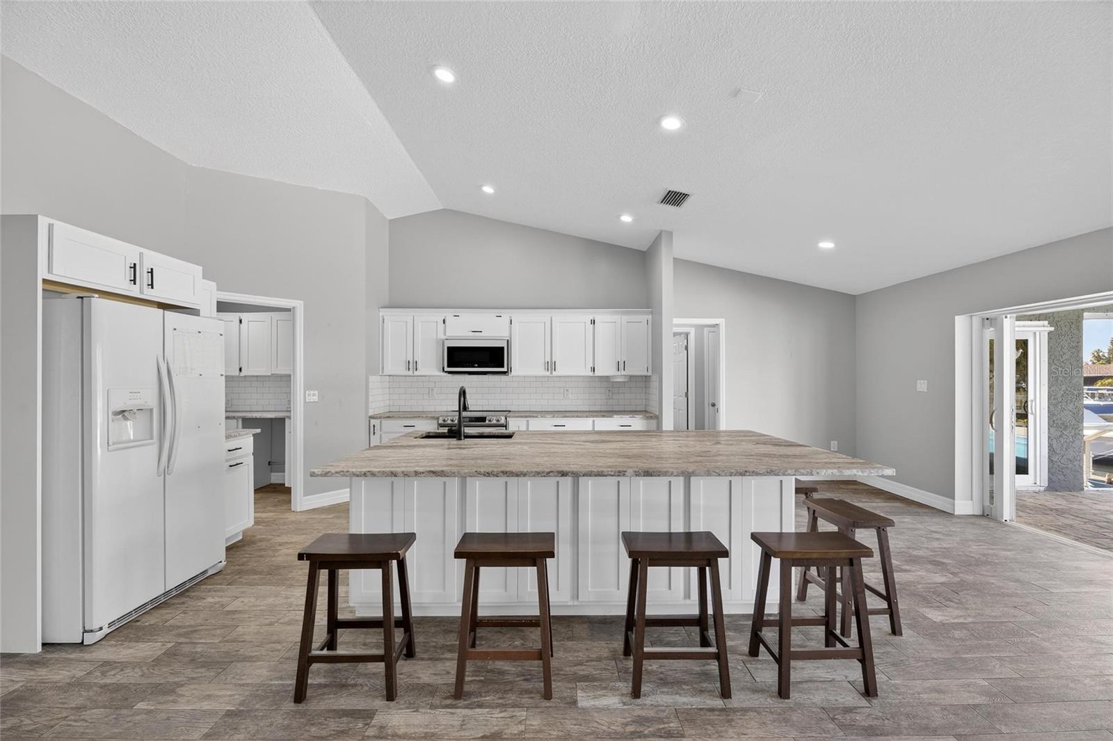 Image 8 of 67 For 6332 Flamingo Drive