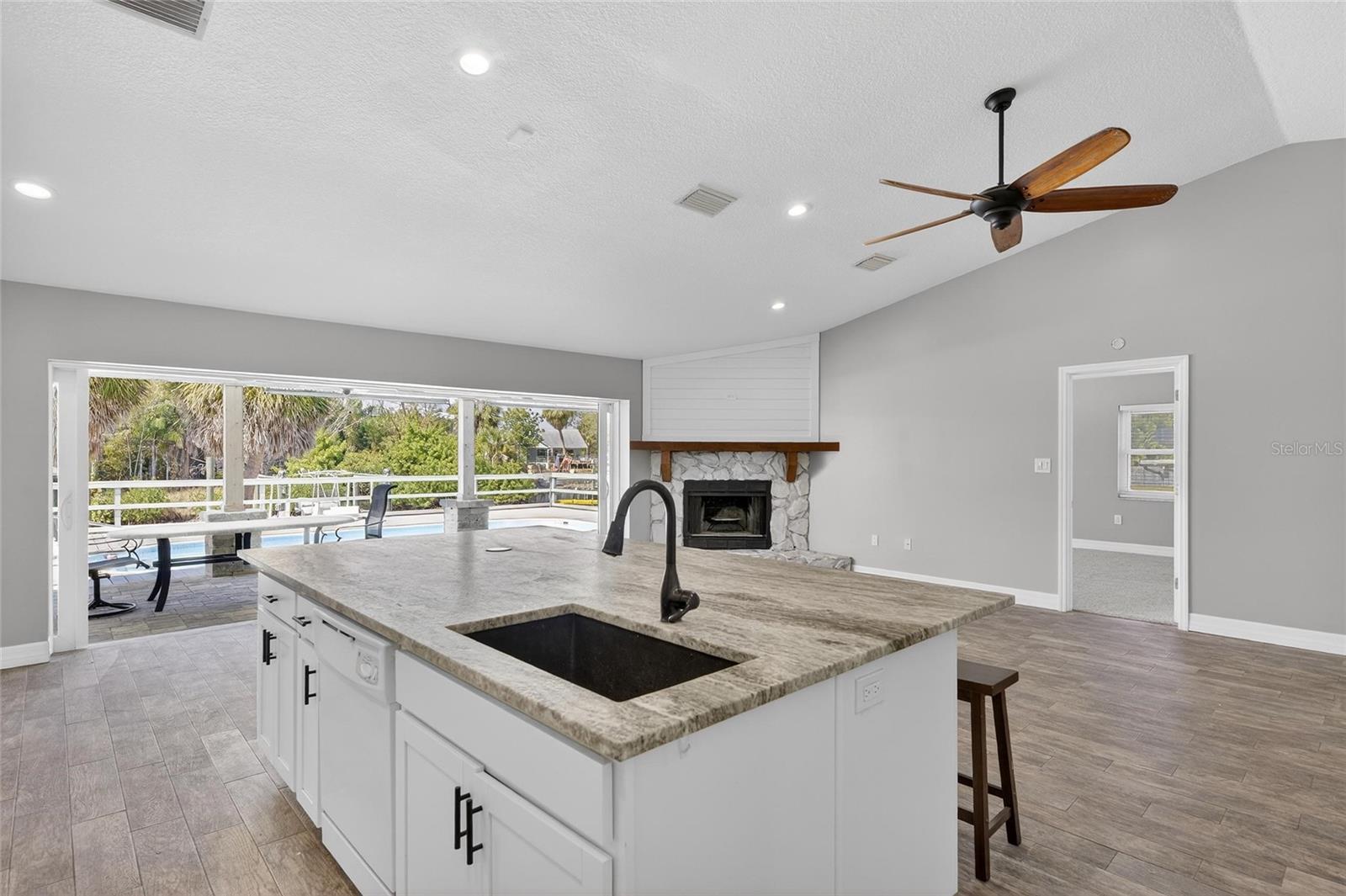 Image 9 of 67 For 6332 Flamingo Drive