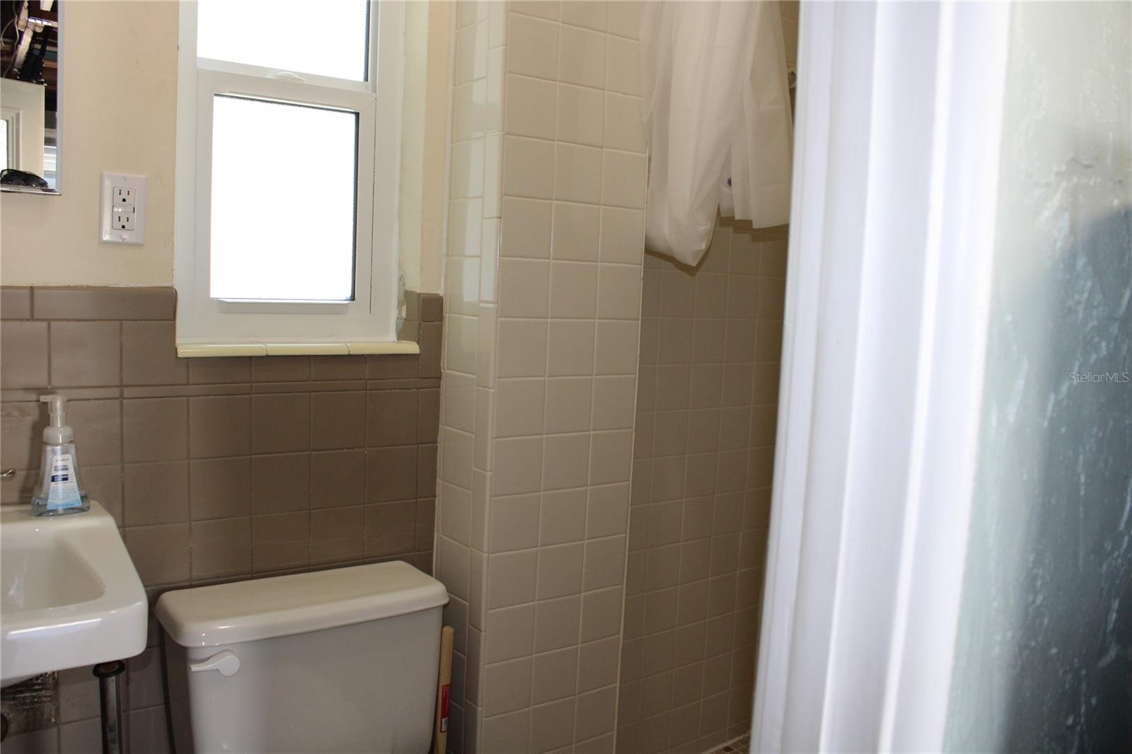 Image 17 of 27 For 5984 47th Avenue N