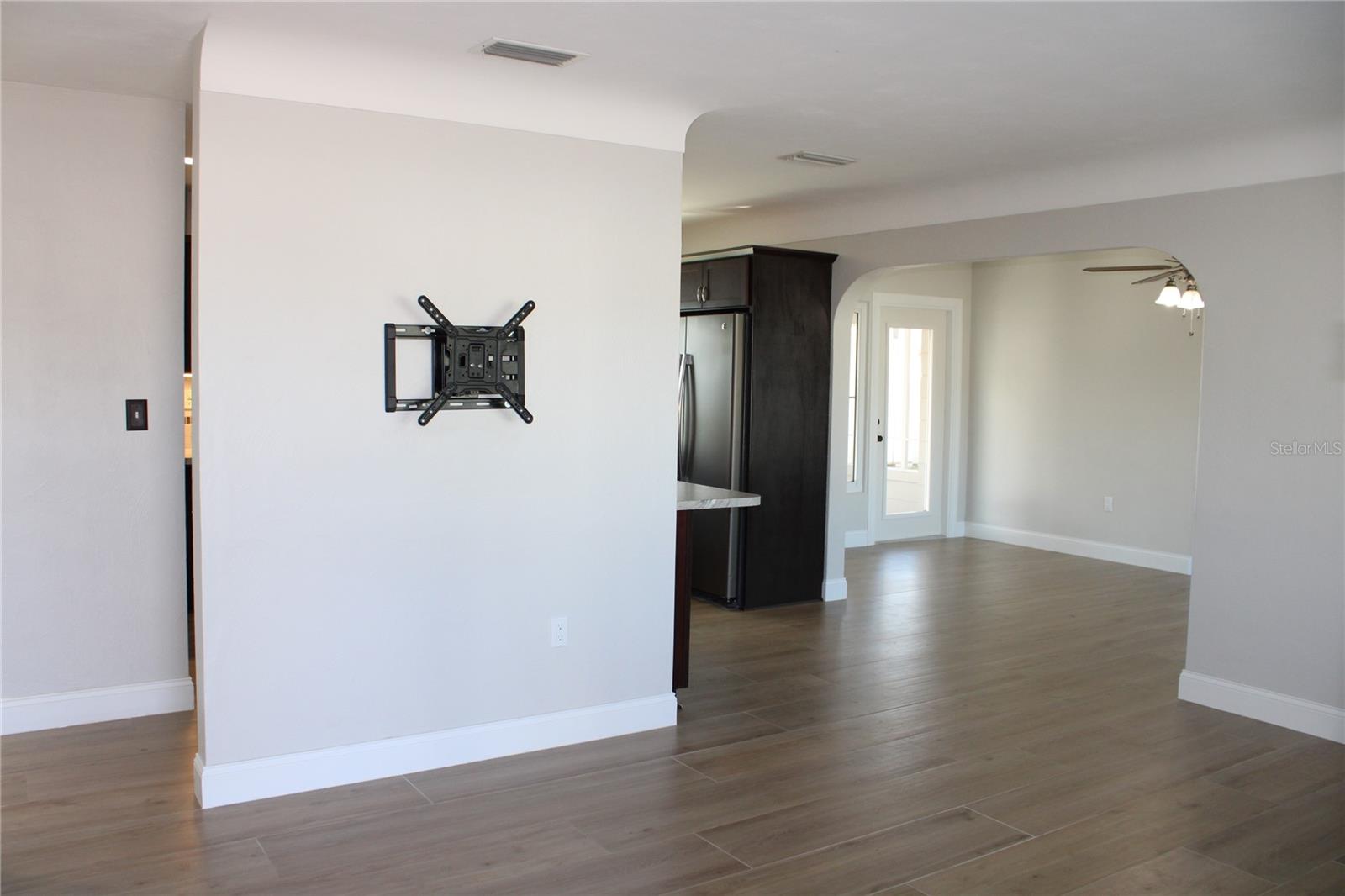 Image 2 of 27 For 5984 47th Avenue N