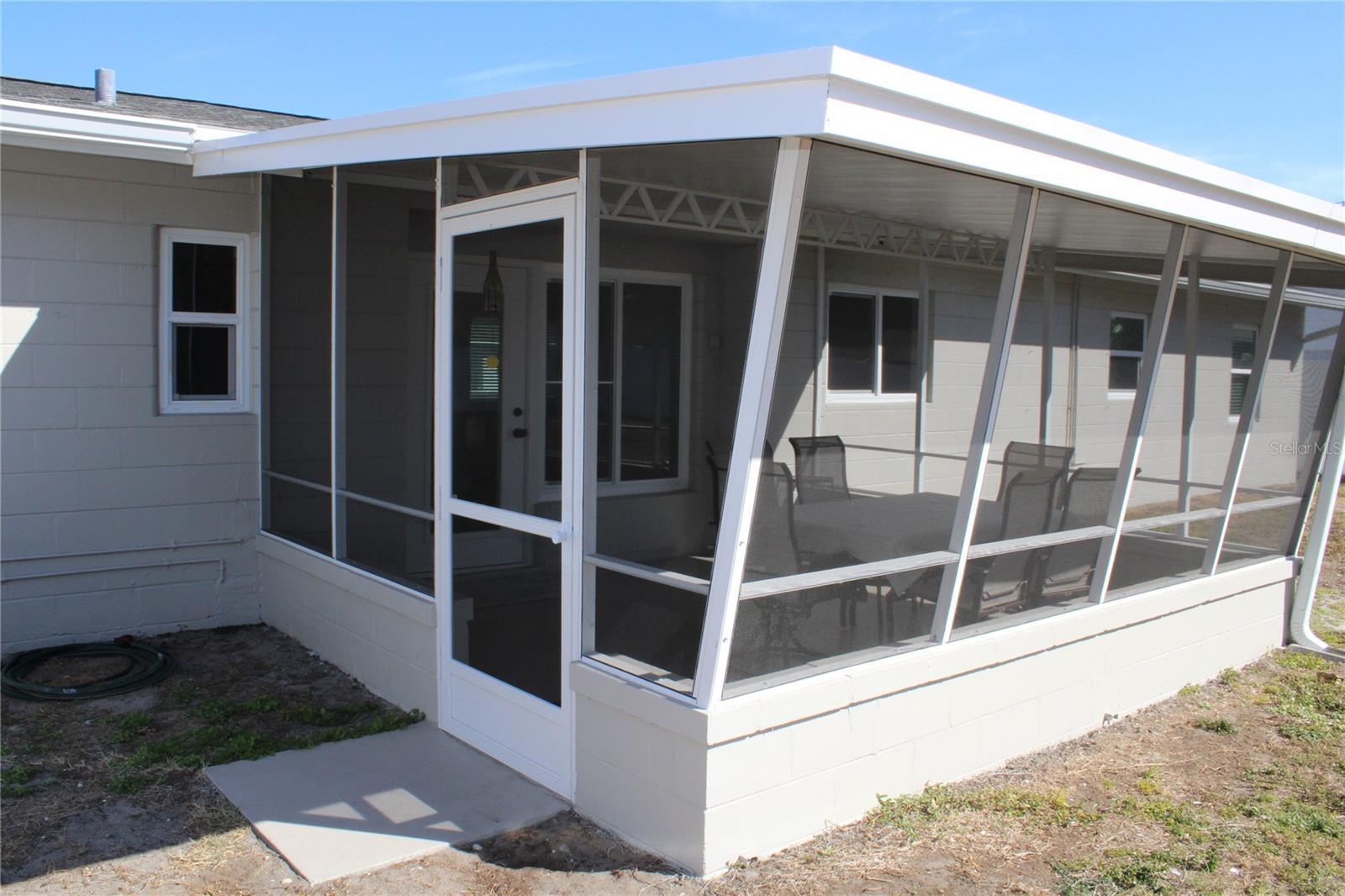 Image 21 of 27 For 5984 47th Avenue N