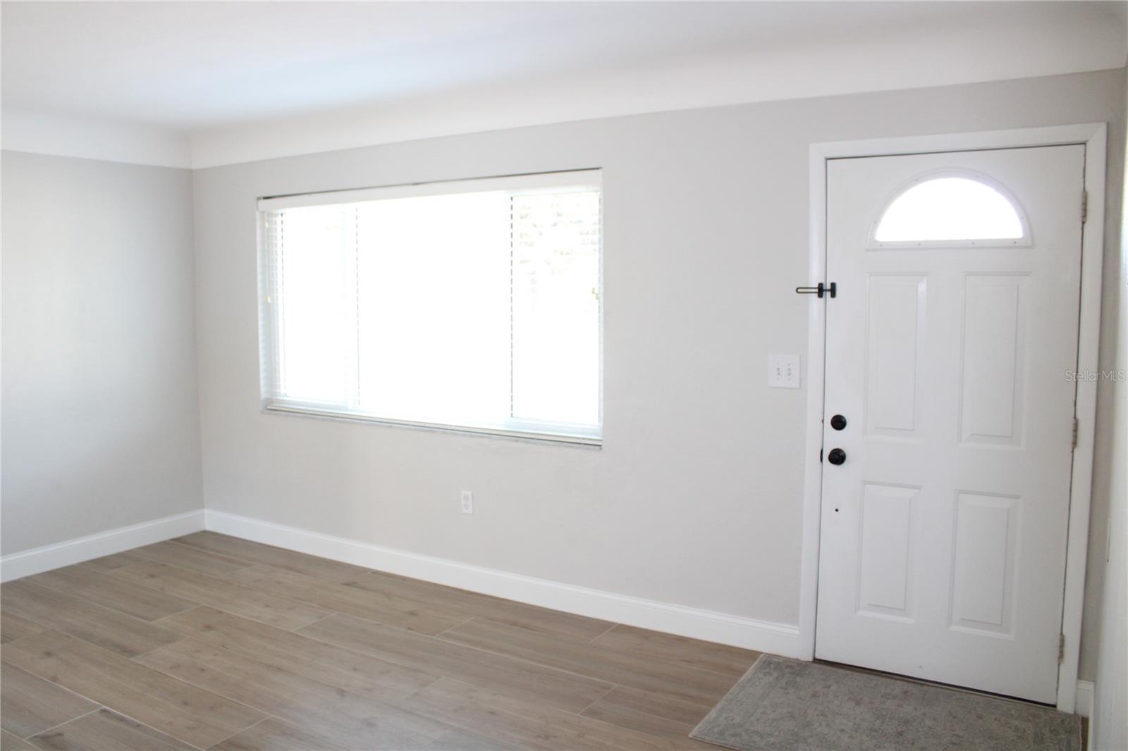 Image 5 of 27 For 5984 47th Avenue N