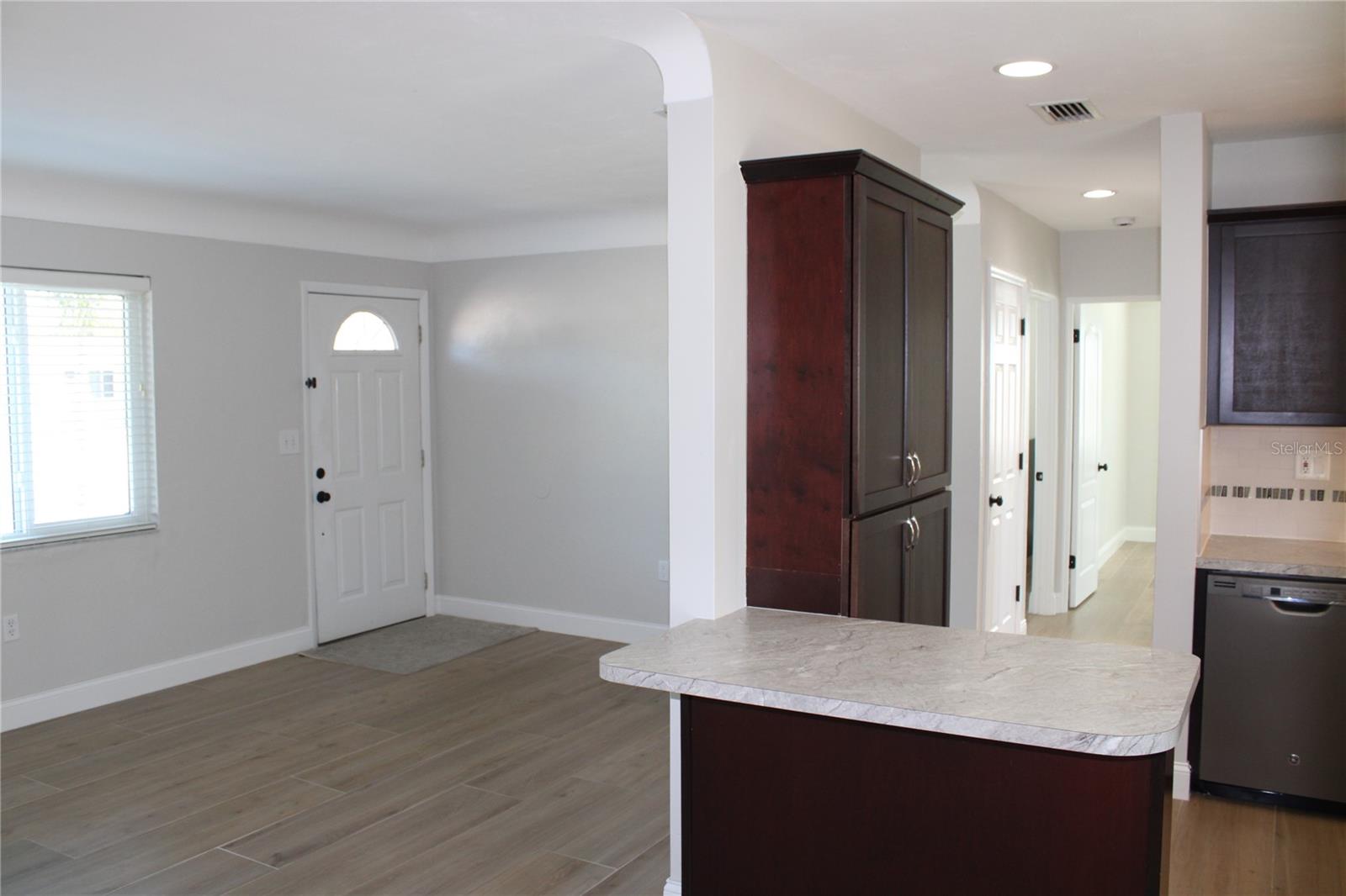 Image 6 of 27 For 5984 47th Avenue N