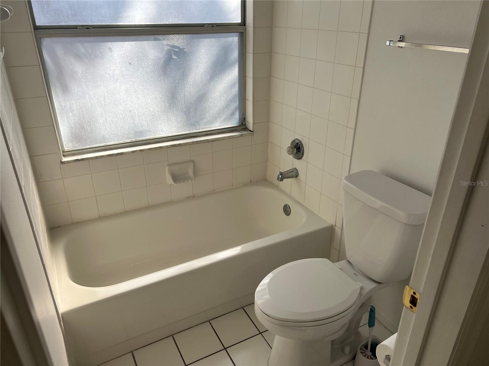 Image 17 of 29 For 2400 Feather Sound Drive 1217