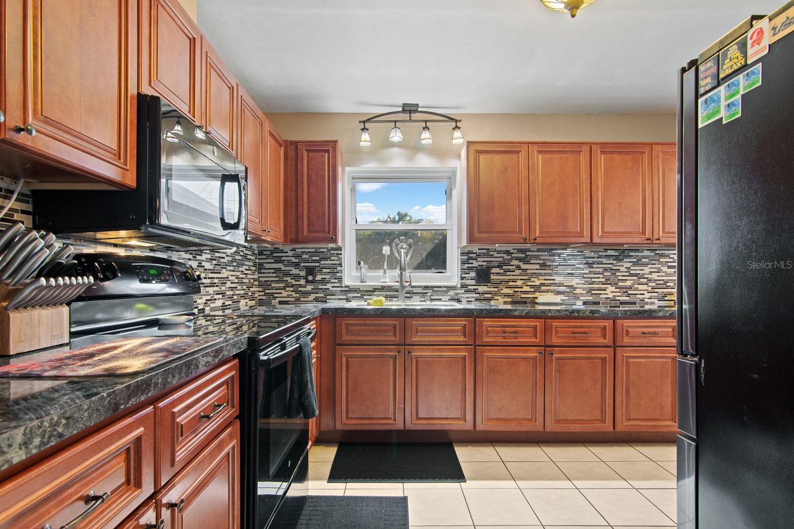 Image 12 of 45 For 1901 Winchester Road N