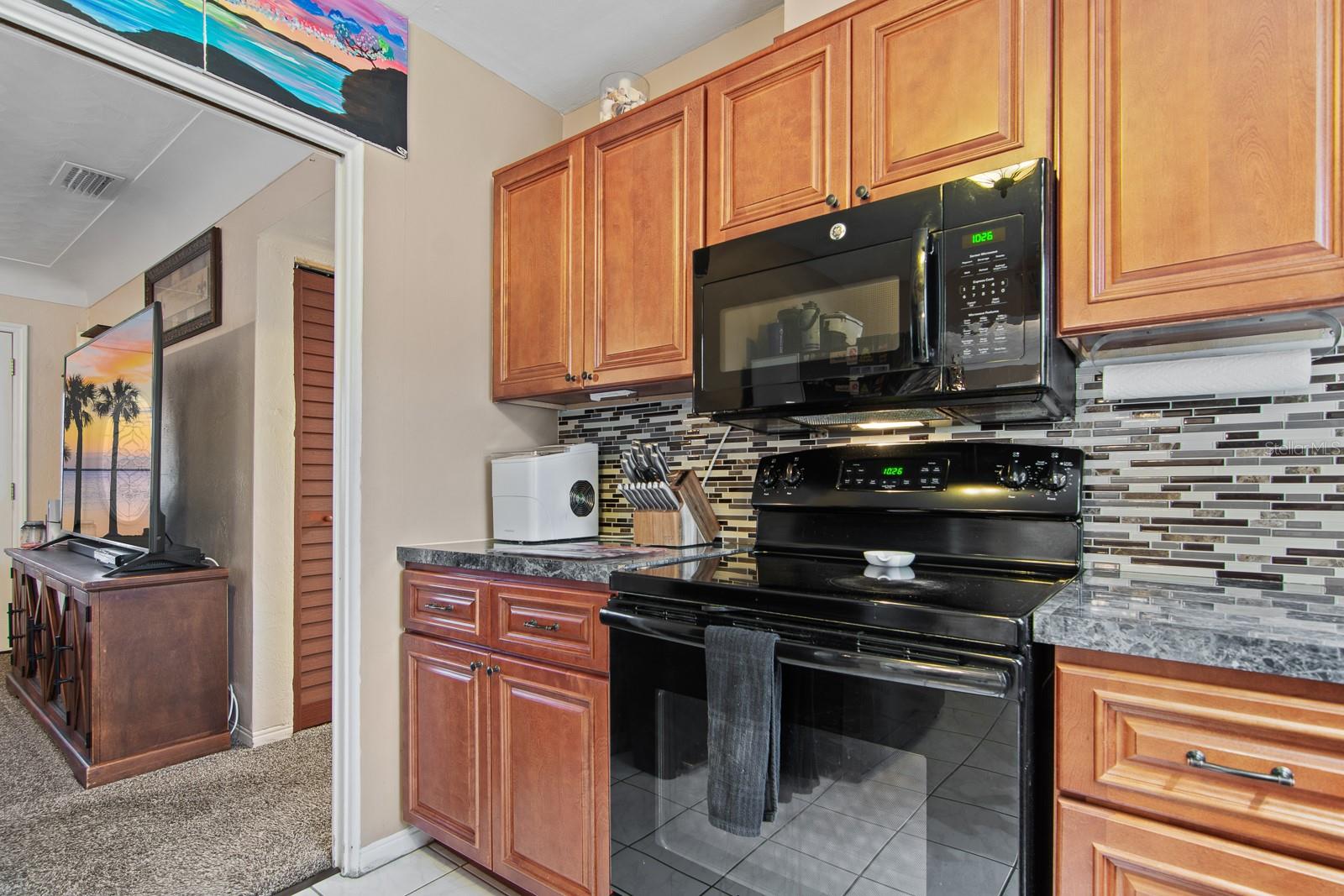 Image 14 of 45 For 1901 Winchester Road N