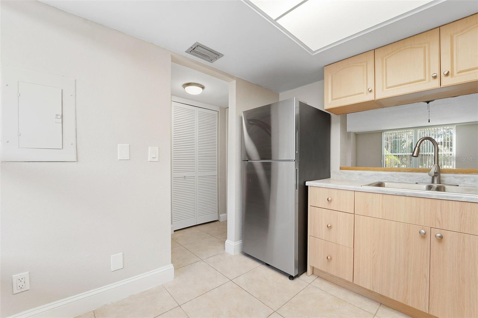 Image 8 of 26 For 2614 Cove Cay Drive 108