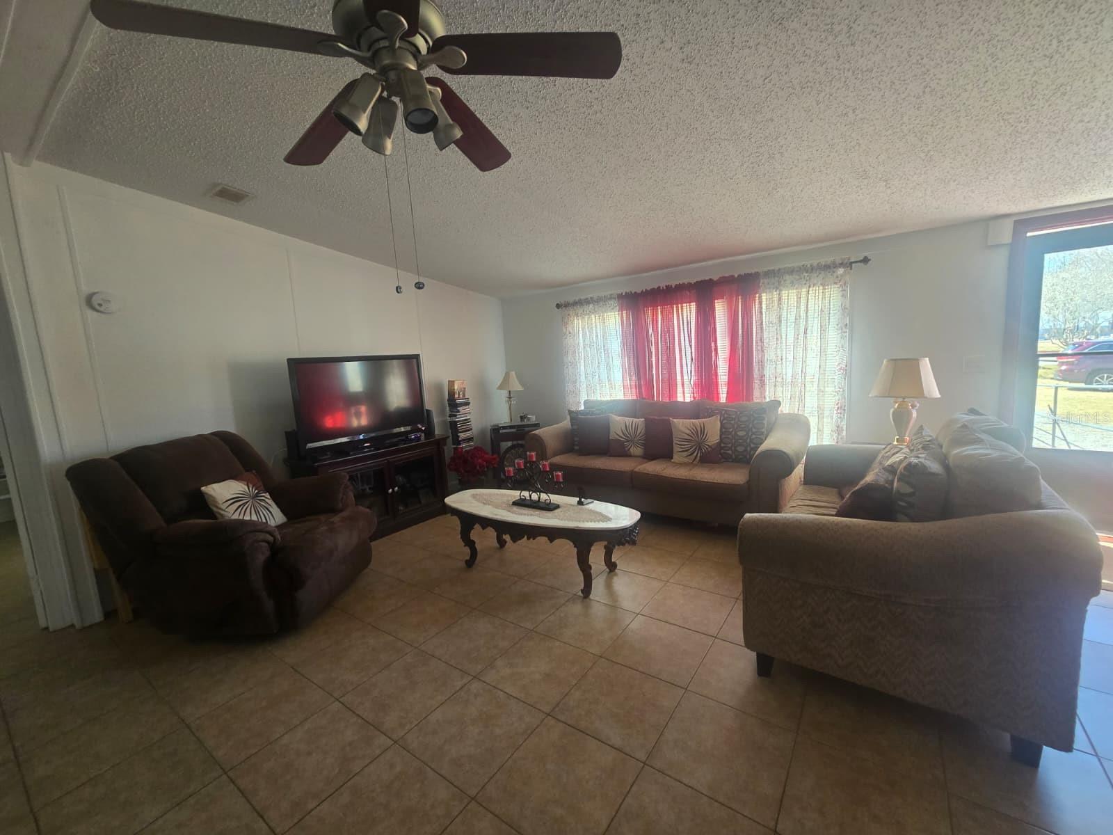 Listing photo id 10 for 6106 Mangrove Drive