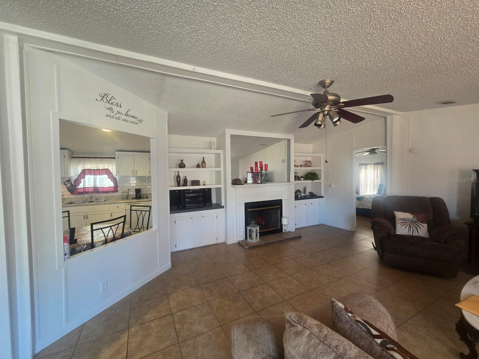 Listing photo id 11 for 6106 Mangrove Drive