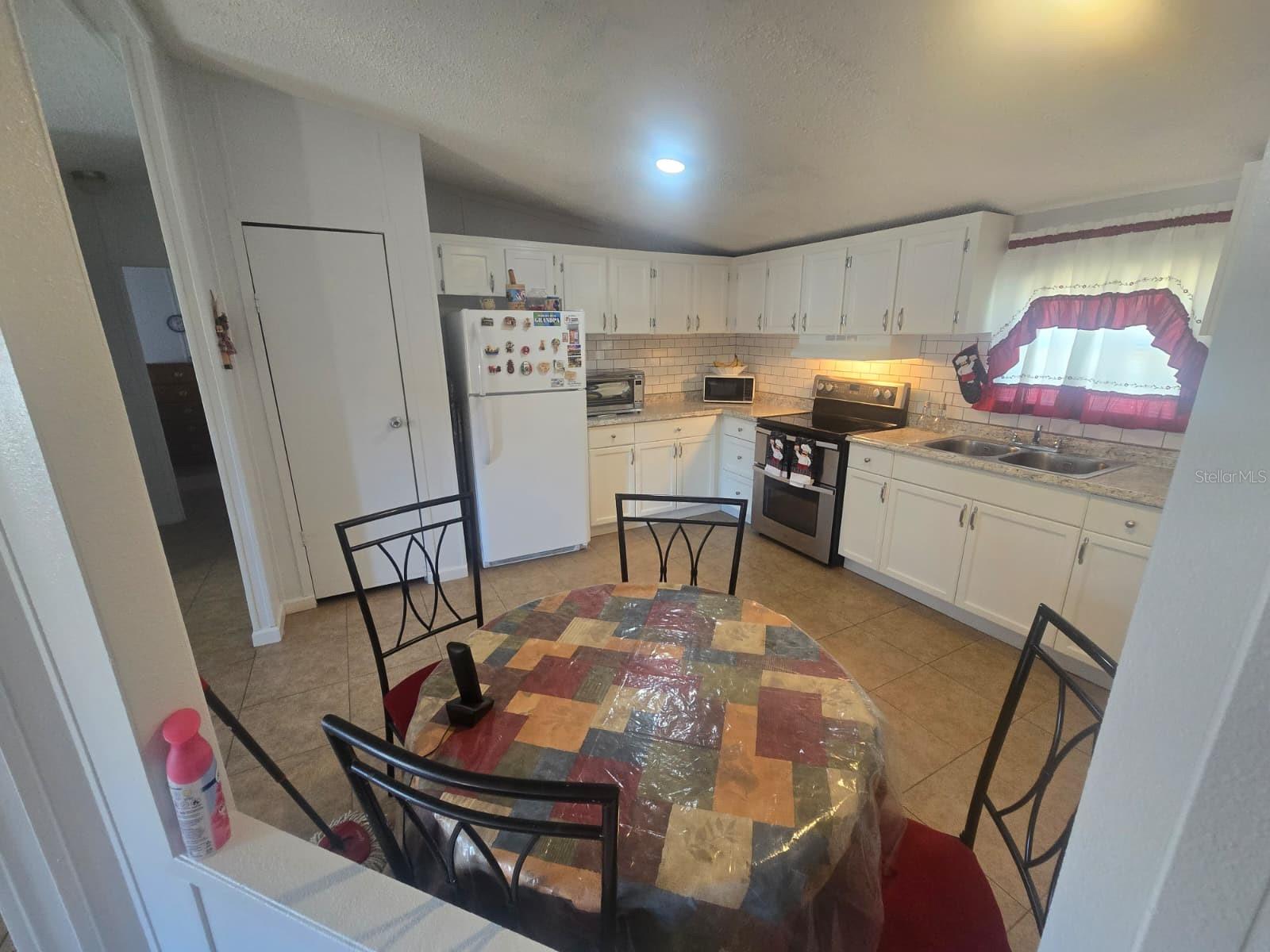 Listing photo id 15 for 6106 Mangrove Drive