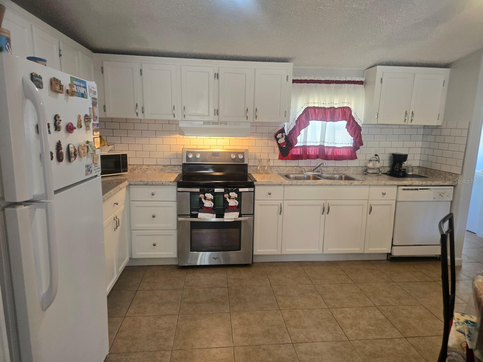 Listing photo id 16 for 6106 Mangrove Drive