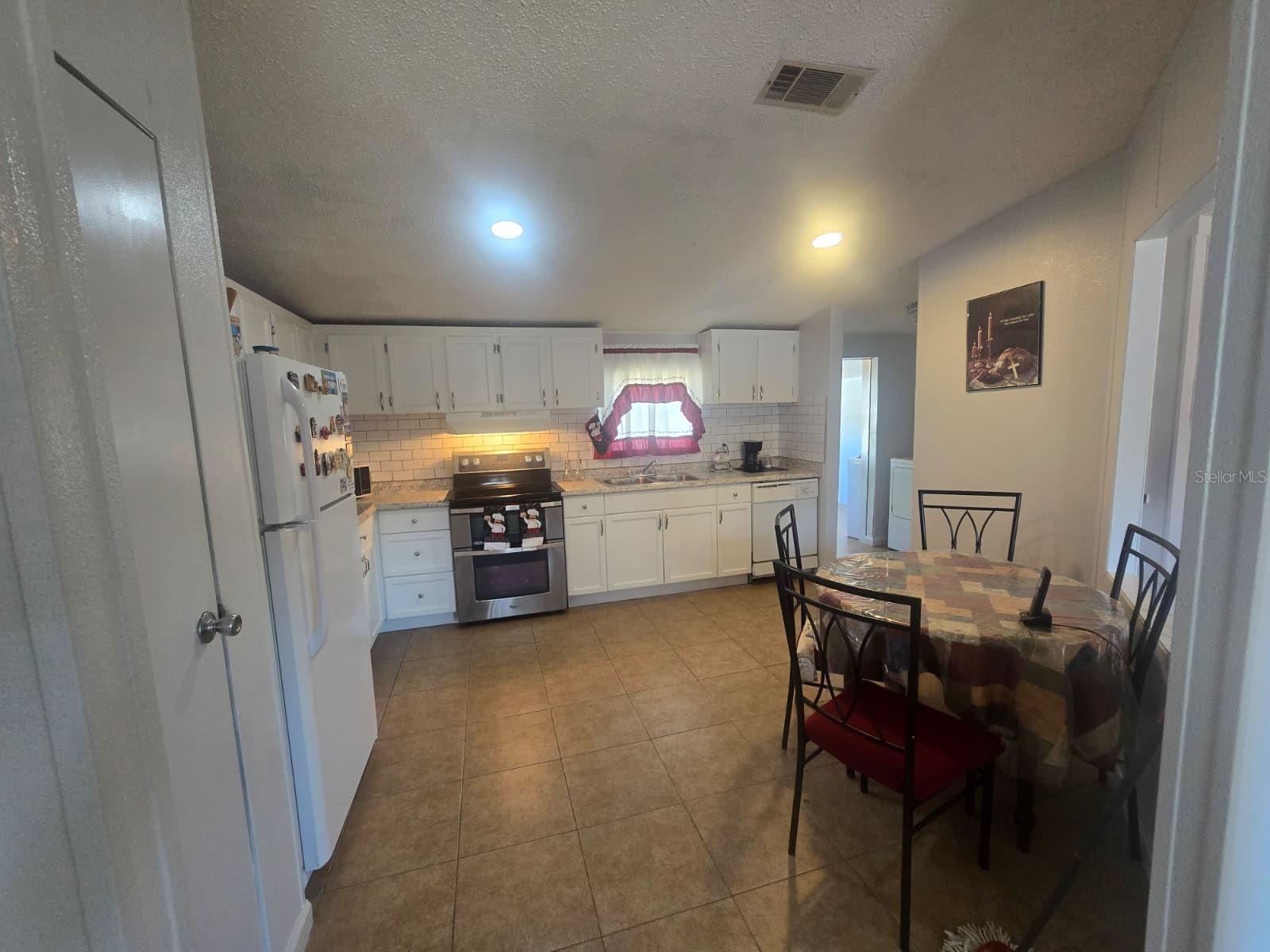 Listing photo id 17 for 6106 Mangrove Drive