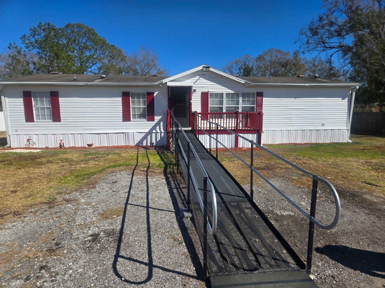 Listing photo id 1 for 6106 Mangrove Drive