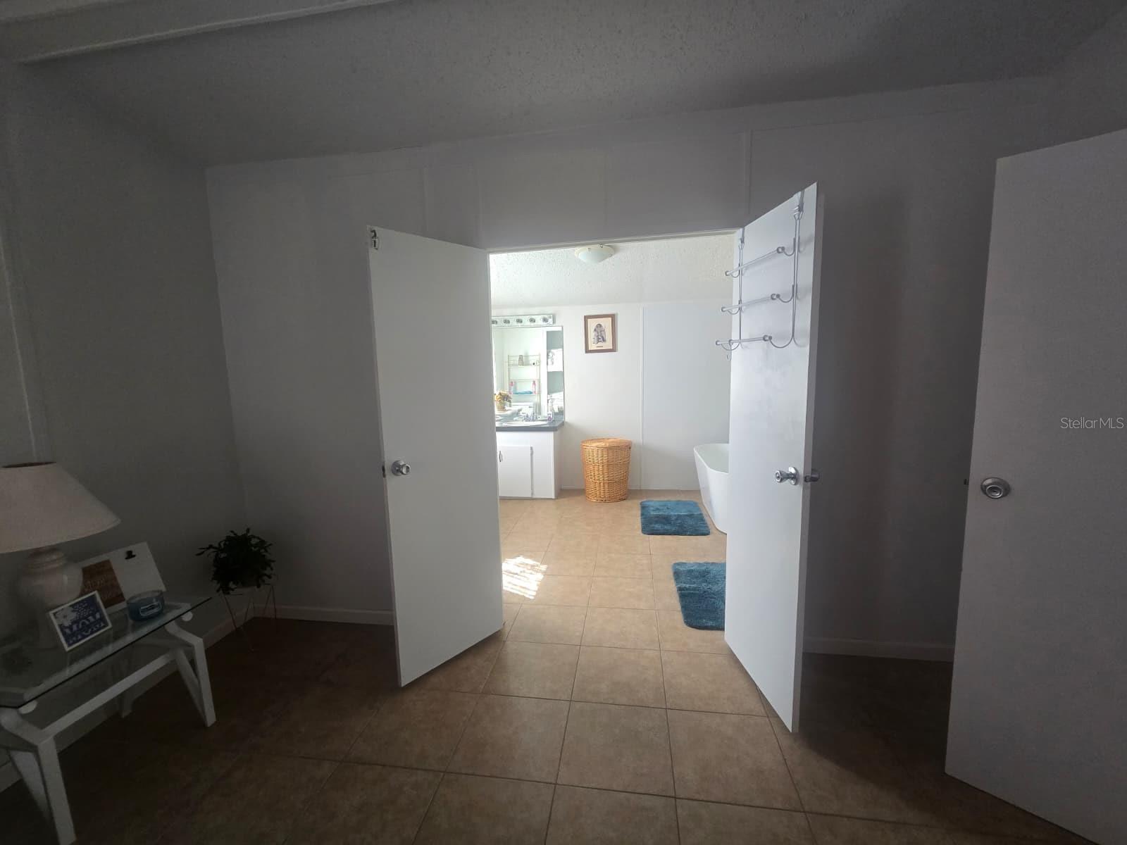 Listing photo id 39 for 6106 Mangrove Drive