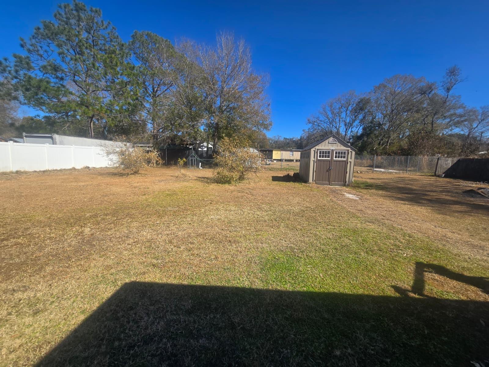 Listing photo id 3 for 6106 Mangrove Drive