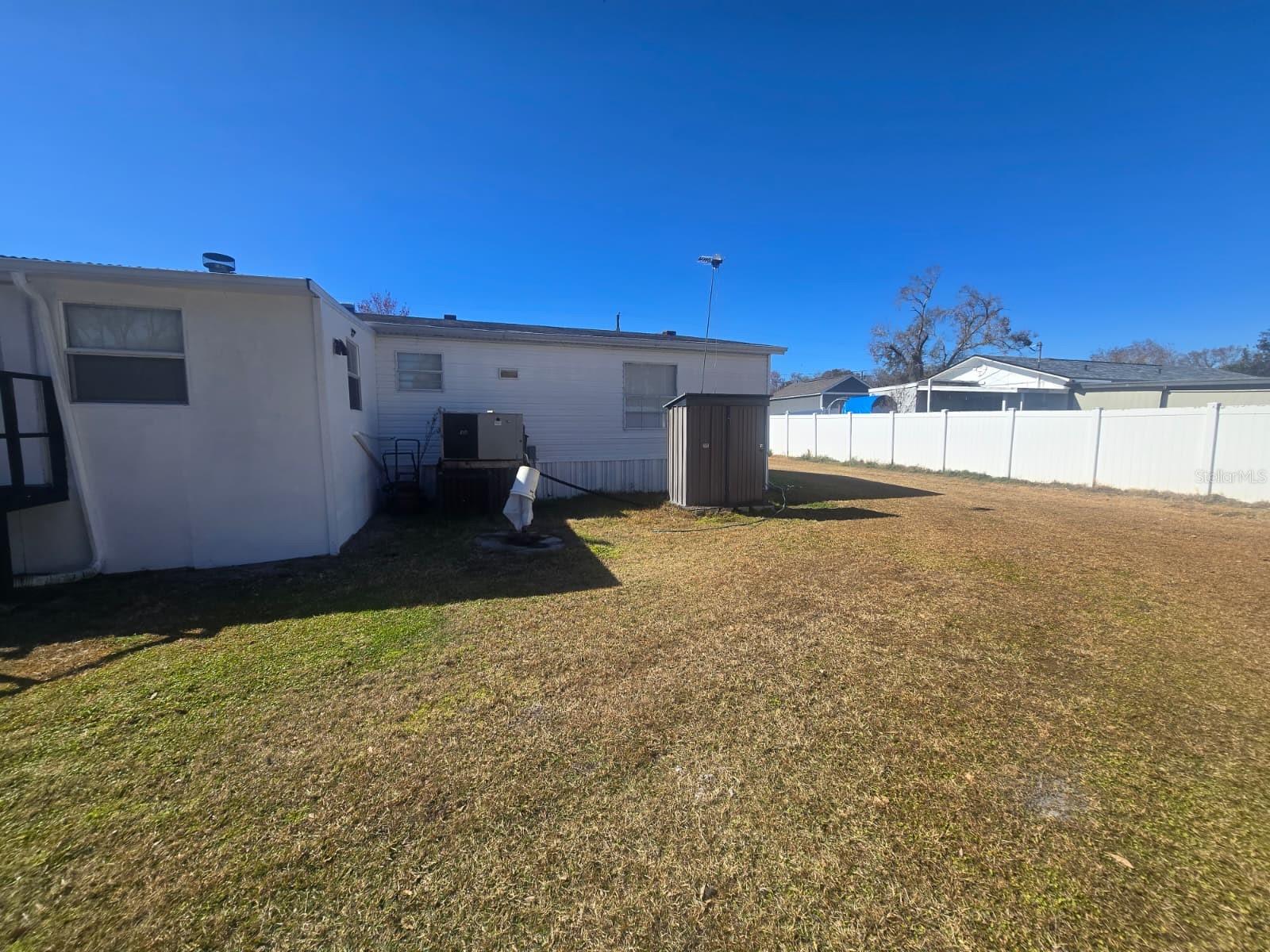 Listing photo id 4 for 6106 Mangrove Drive