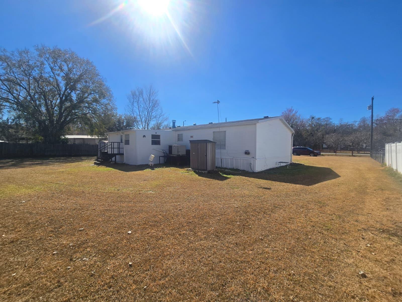 Listing photo id 6 for 6106 Mangrove Drive