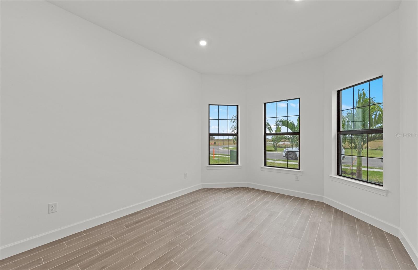 Image 9 of 34 For 4806 Empire Landing Run