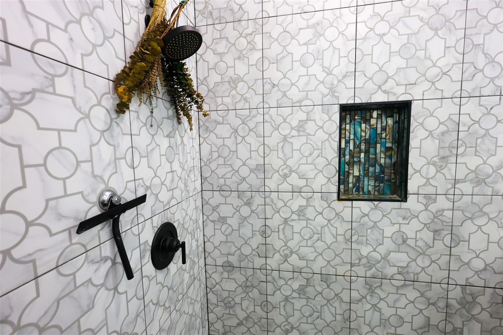 Listing photo id 17 for 7070 63rd Street N