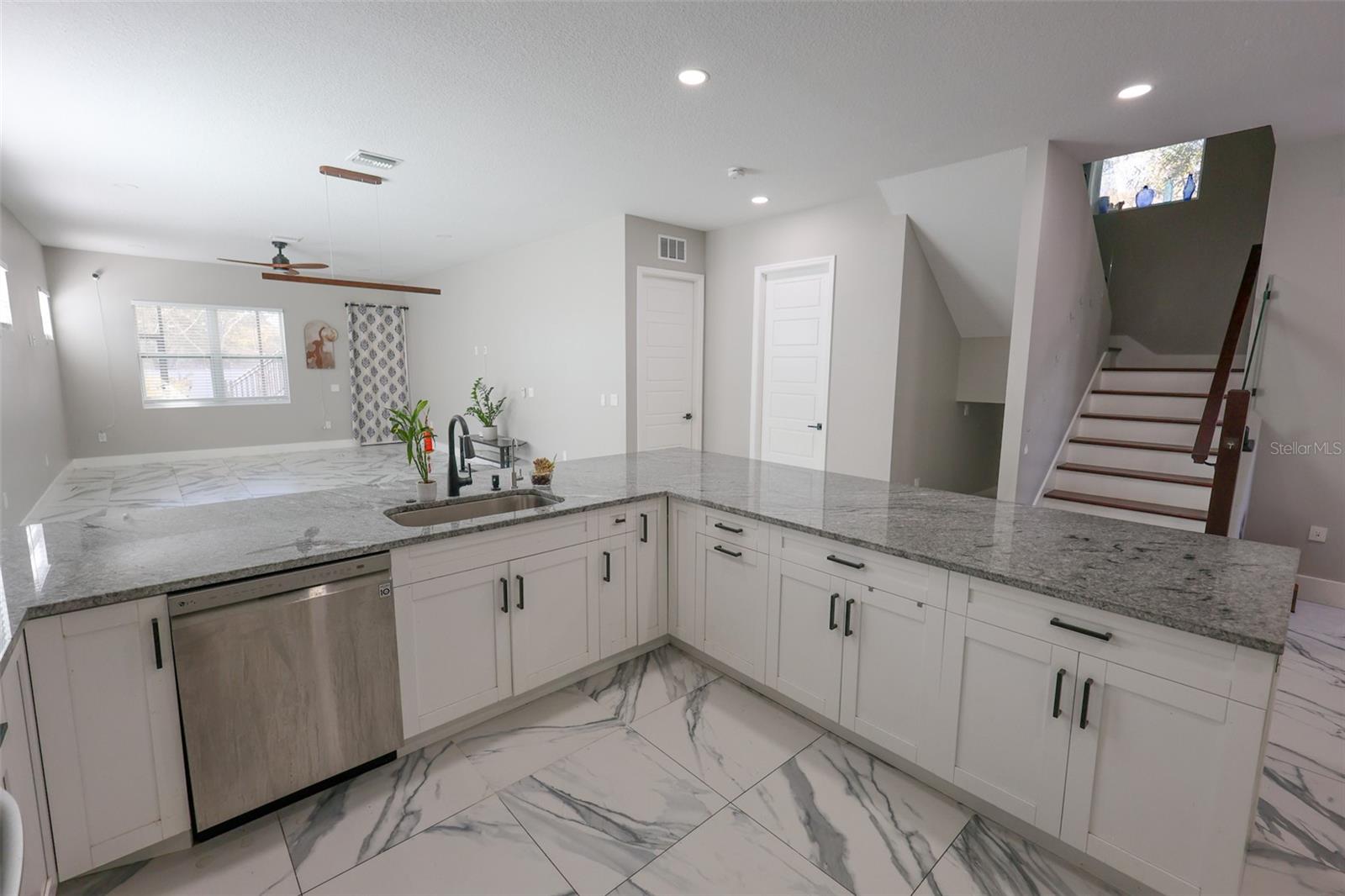 Listing photo id 0 for 7070 63rd Street N