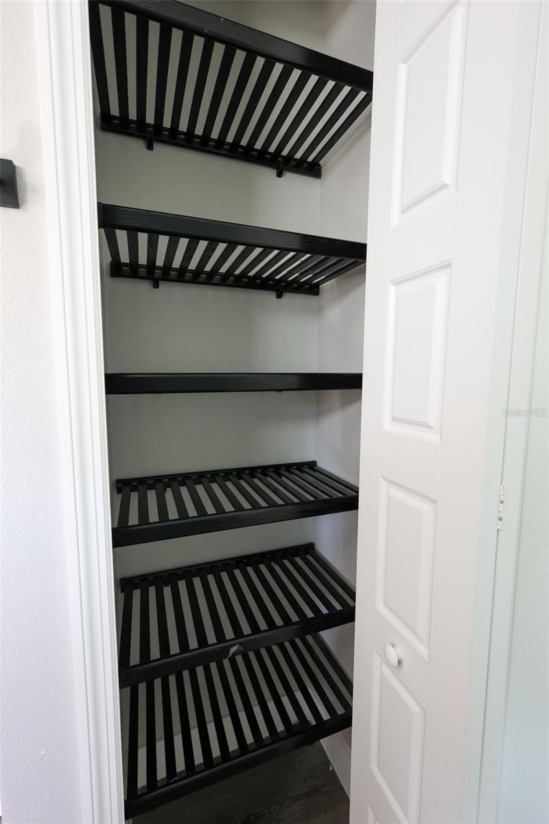 Listing photo id 21 for 7070 63rd Street N