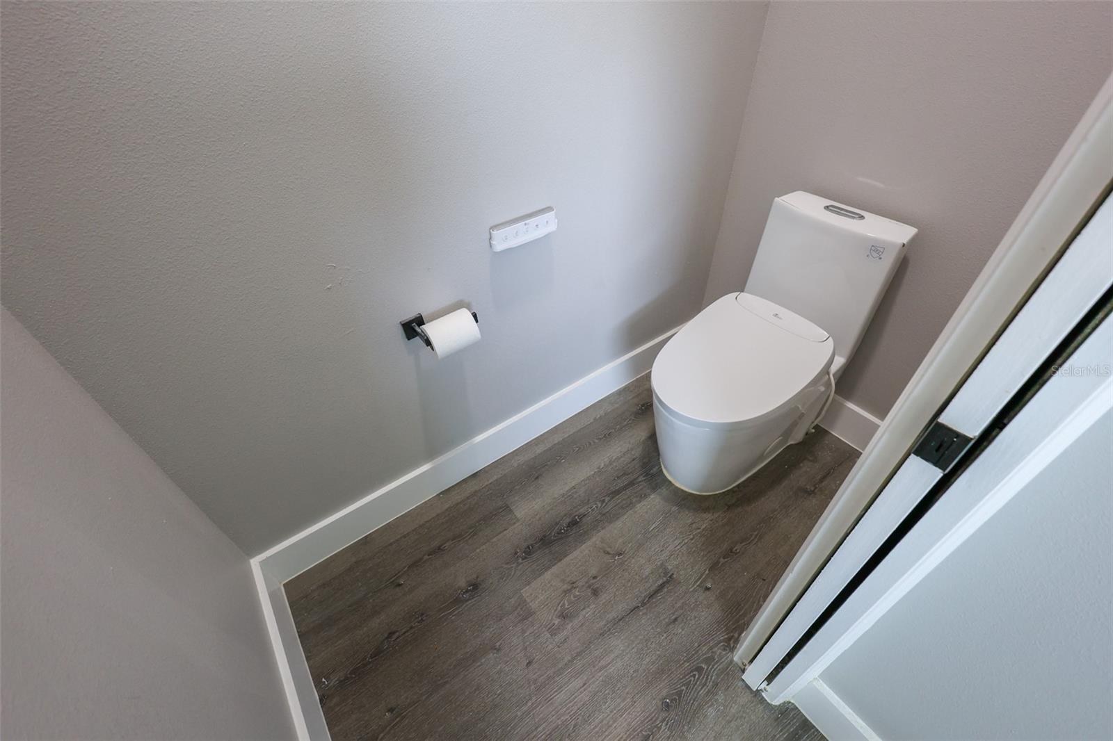 Listing photo id 22 for 7070 63rd Street N