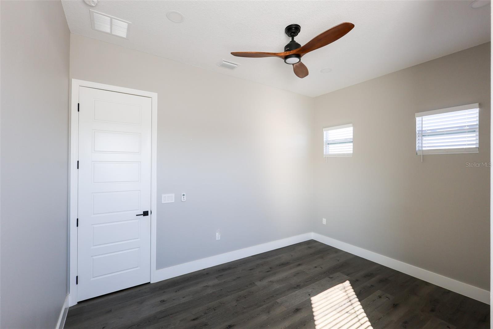 Listing photo id 24 for 7070 63rd Street N